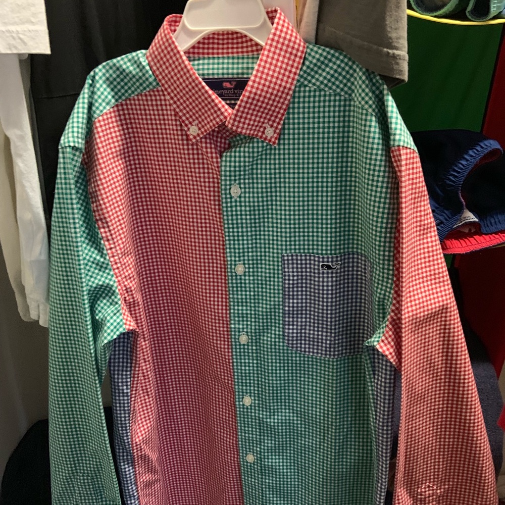 Vineyard vines button down.  Men’s XS. NEVER WORN.